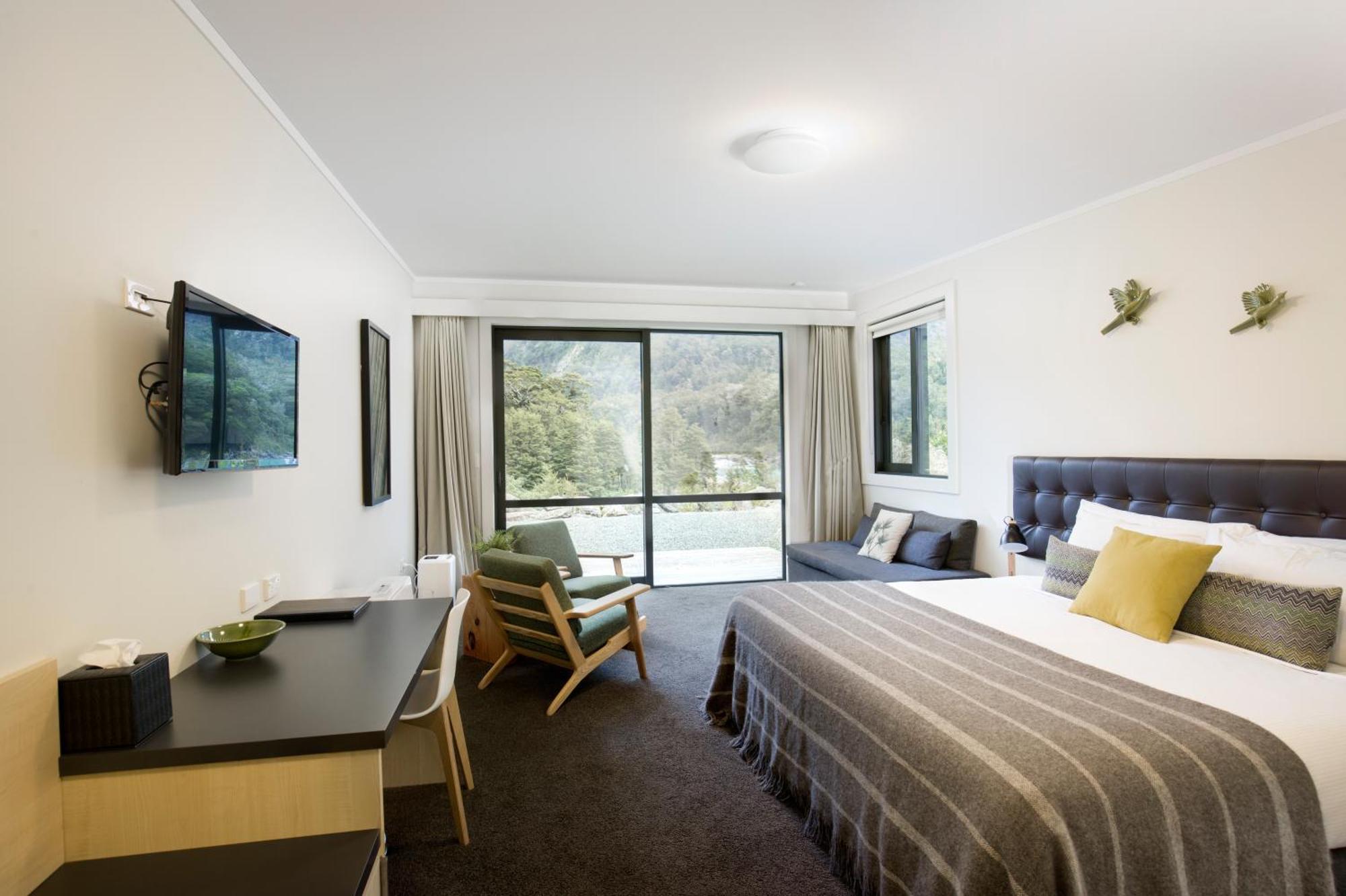 Milford Sound Lodge Exterior photo