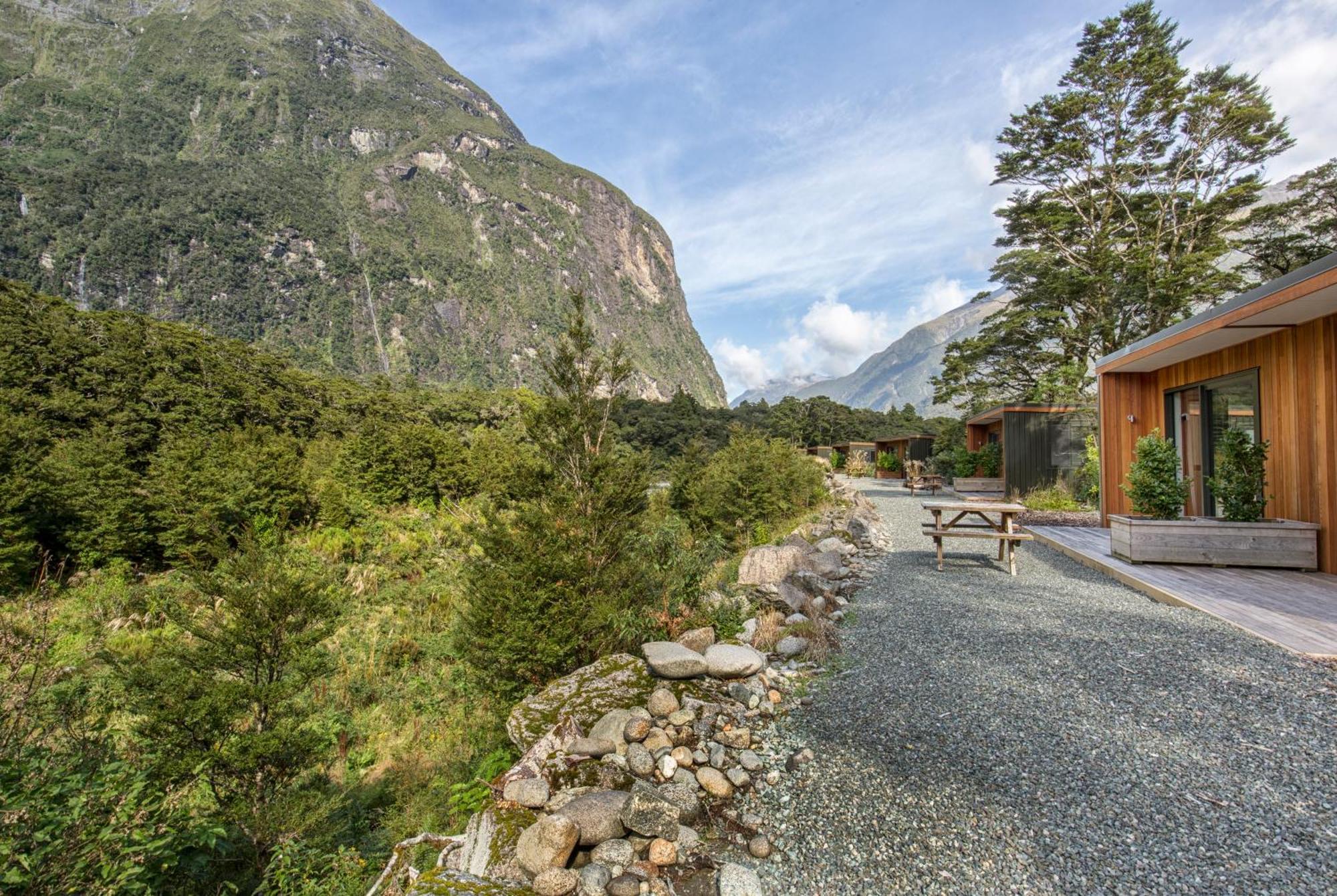 Milford Sound Lodge Exterior photo