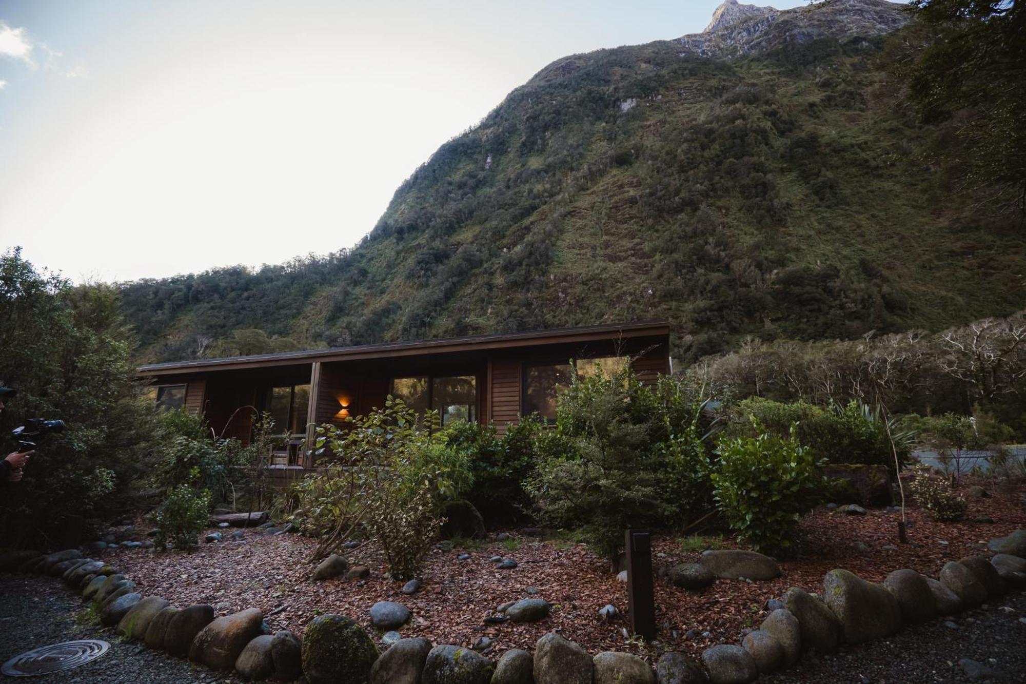 Milford Sound Lodge Exterior photo